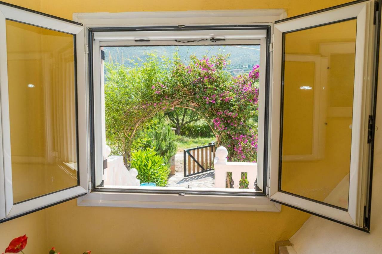 Appartamento 2 Bed House With Mountain View Alykes  Esterno foto